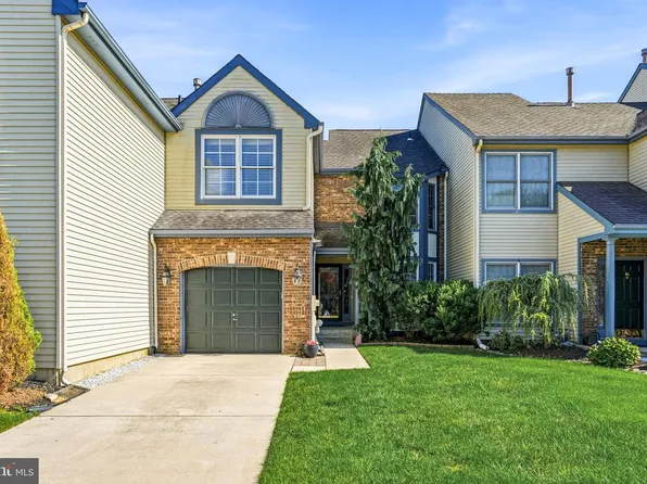 4 Corkery Ln, Medford, NJ 08055