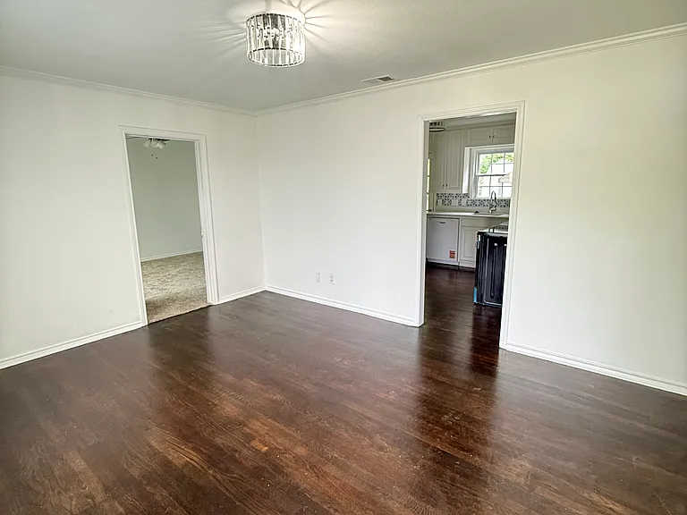 117 W State St — Photo 5