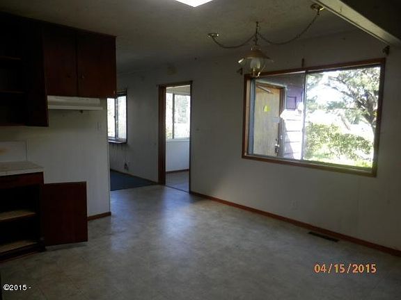 4th image of 3548 SE Dogwood St