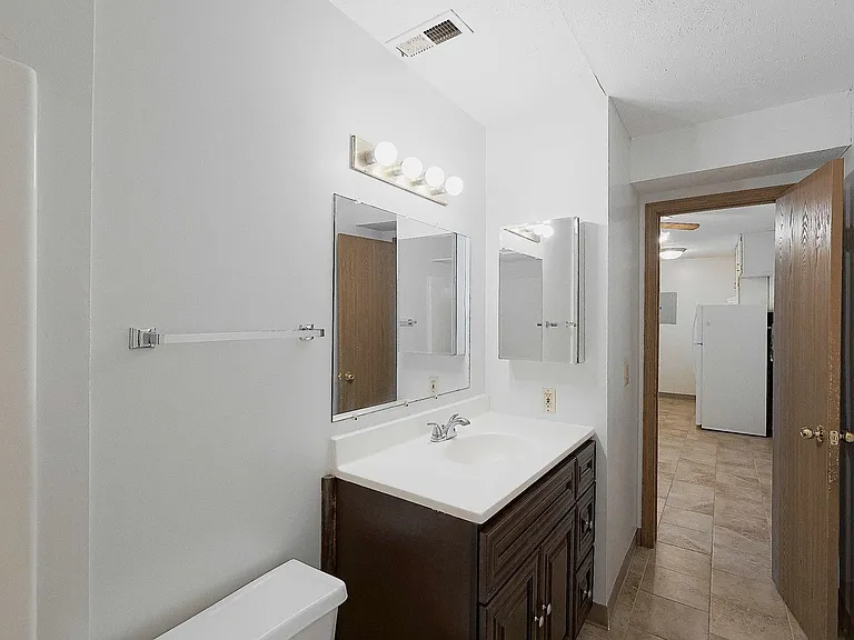 2221 S Street — Photo 14