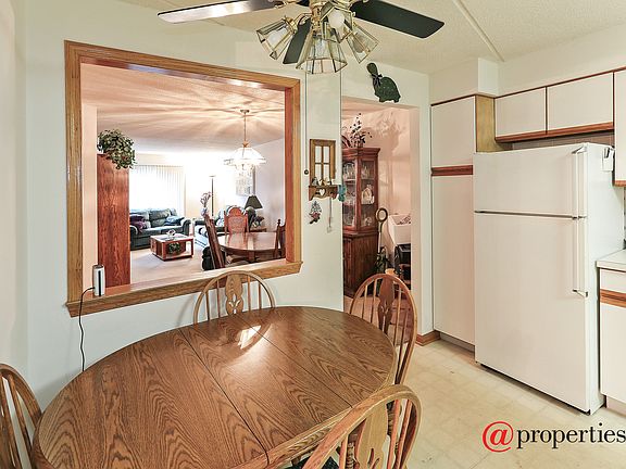 Kitchen / Breakfast Room