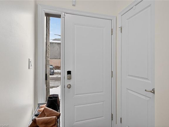 4th image of 377 Glancaster Rd #2