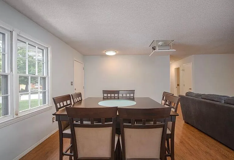 1714 W Swan St — Photo 6