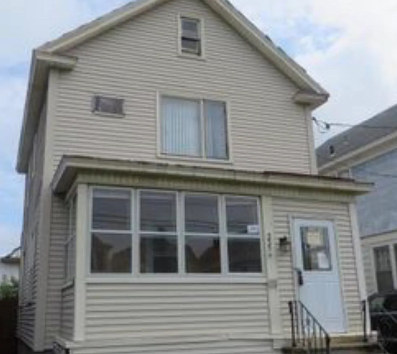 3 bed, 1350 sqft, $1,800 — Photo 1