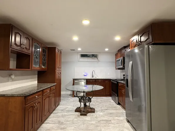 86 Maple St, Waltham, MA 02453