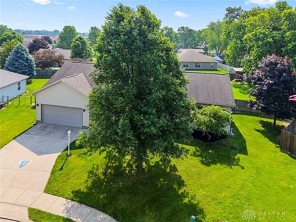 2nd image of 1410 Hunter Ct