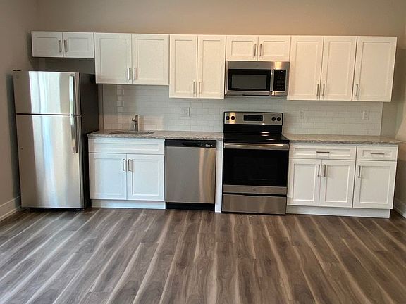 2nd image of 2651 Buckius St #8