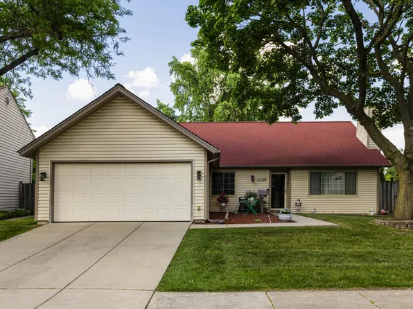 1520 W Beverly Cir, Hanover Park, IL 60133