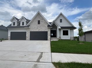 15801 Hickory Dr, Urbandale, IA 50323