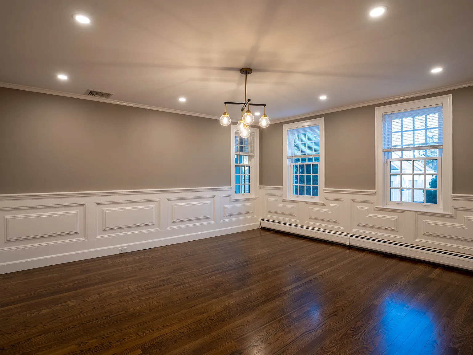 8 bed, 5.5 bath, 5600 sqft, $12,900 — Photo 4