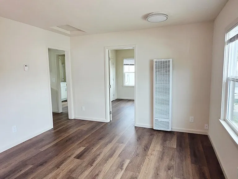 22636 Templeton St — Photo 5