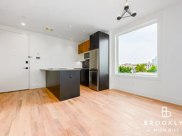 986 Rogers Ave #5E — Photo 1