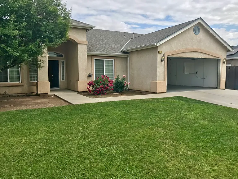 2240 Lorena Ave — Photo 1
