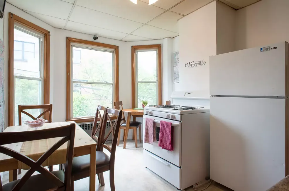 3 bed, 1000 sqft, $3,150 — Photo 1