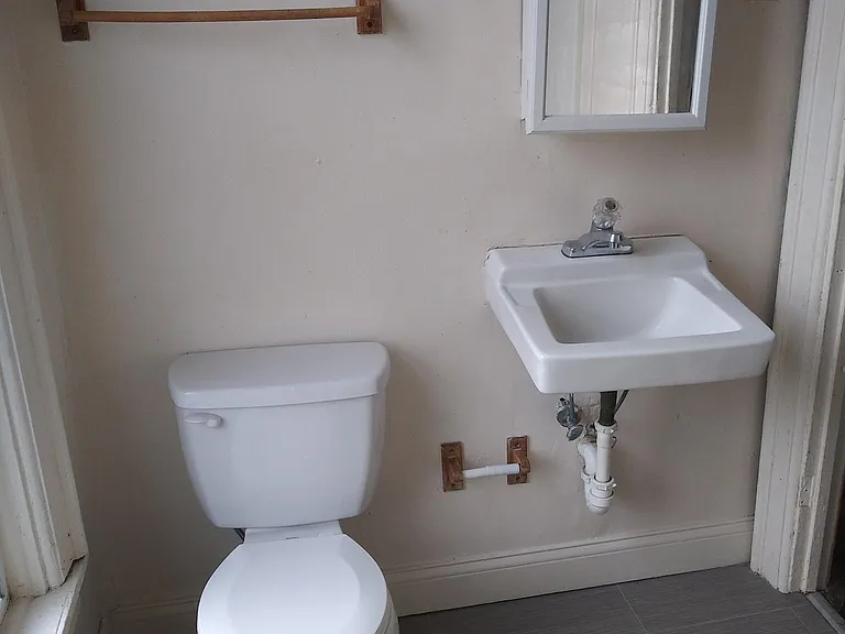 2305 Kenton St — Photo 10