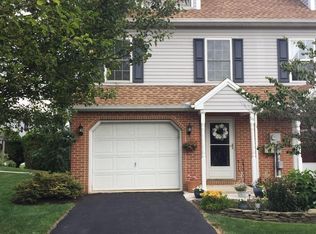 16 Warwick Cir, Mechanicsburg, PA
