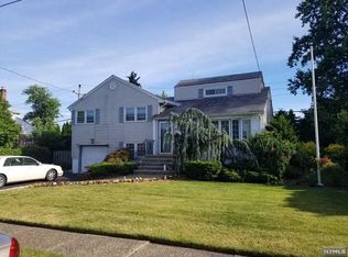 39-06 Northern Dr, Fair Lawn, NJ 07410