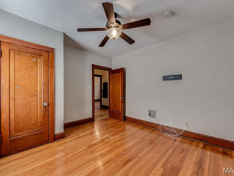 5058 Winona Ave — Photo 25