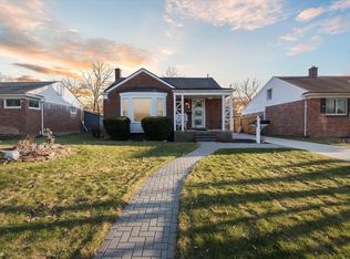10811 Oak Park Blvd, Oak Park, MI 48237