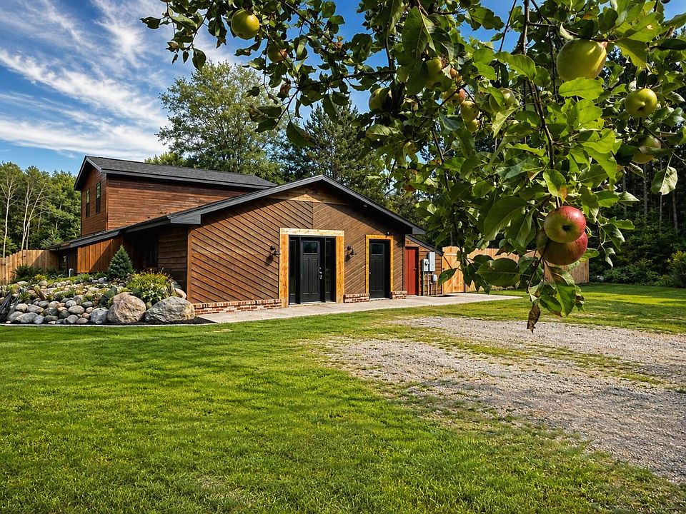 1st image of 565 Cloverleaf Ln