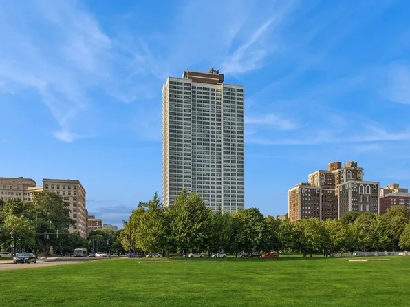 1700 E 56th St APT 3002, Chicago, IL 60637