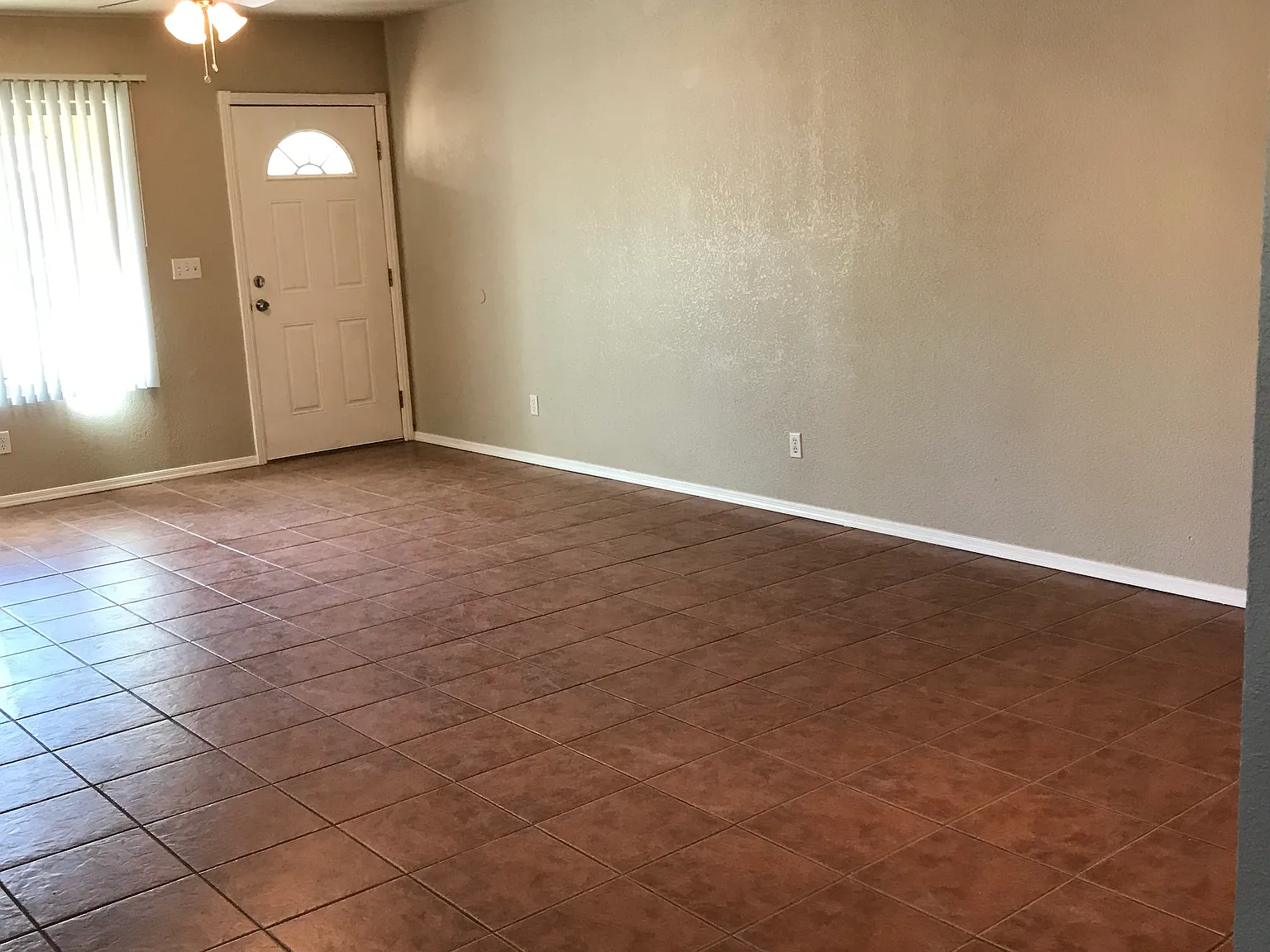 3 bed, 1060 sqft, $1,650 — Photo 3