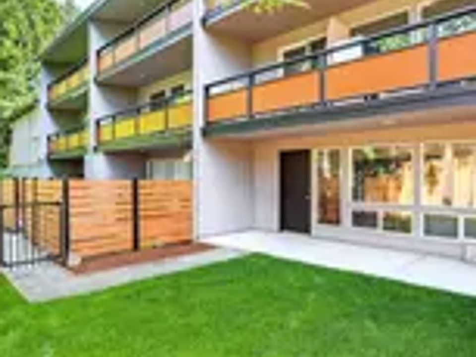 1st image of 545 Bellevue Way SE APT 10
