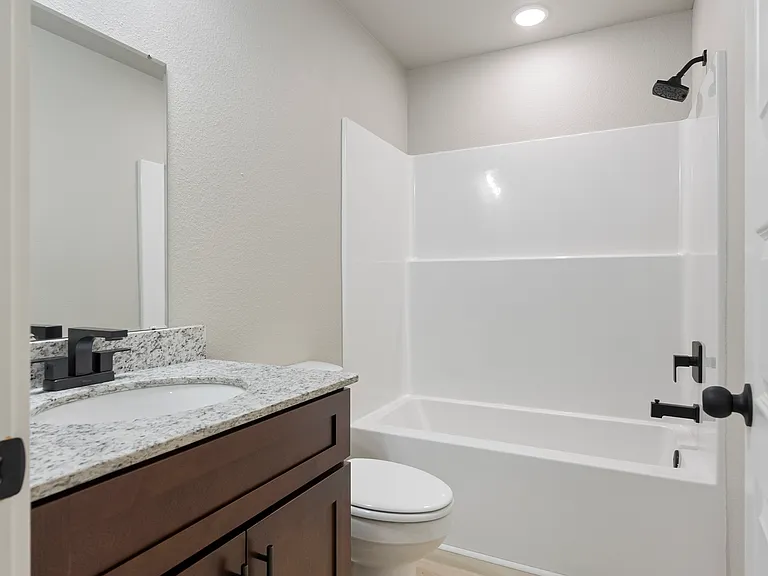 Bathroom 2 (Attached to Primary Bedroom)