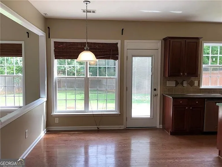203 Revillion Way — Photo 8