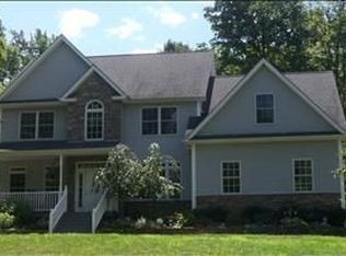 35 Hocks Ln, Hopewell Junction, NY 12533