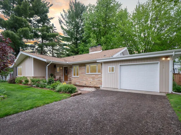 106 Barbour St, Coleman, MI 48618