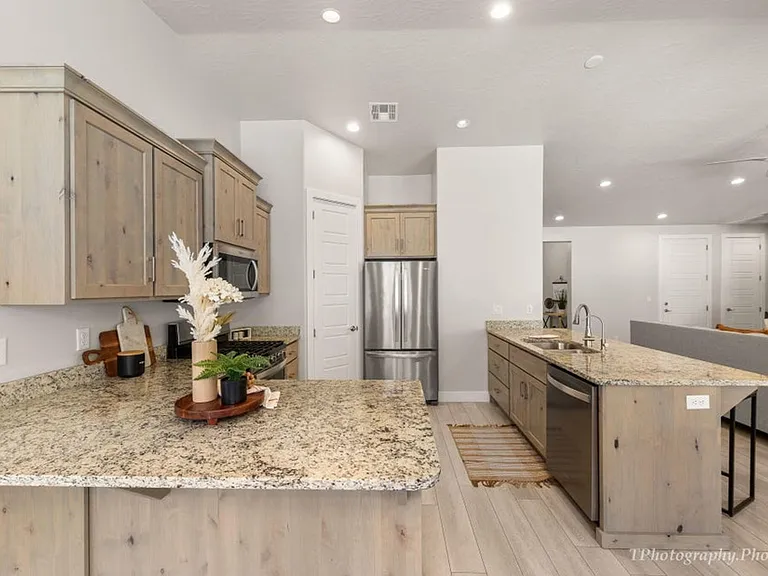 202 W White Pearl Dr — Photo 9