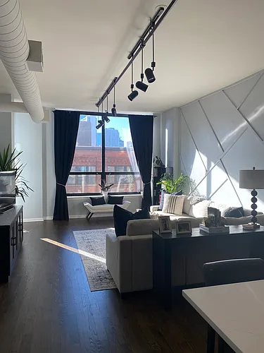400 W Ontario St Photo 1