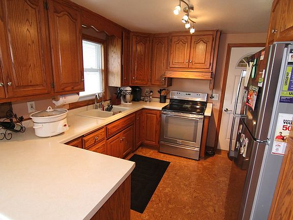 4th image of 1003 Saint Anthony Dr