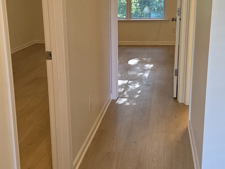 TO MASTER AND BONUS ROOMS (UPPER)