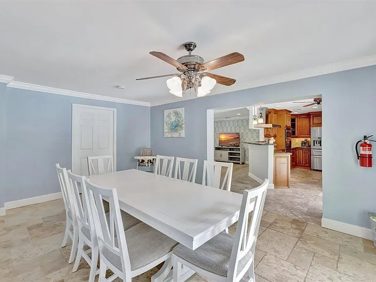 925 NE 25th Ave — Photo 15