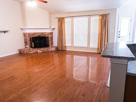 2nd image of 632 Chestnut Ln
