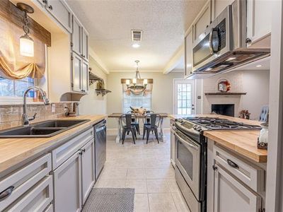 916 Madrid Ct, Hurst, TX, 76053