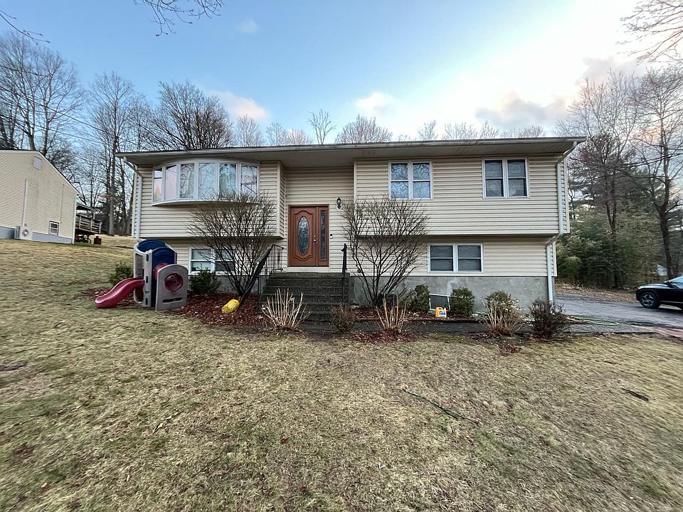 1st image of 13 Hoffman Dr