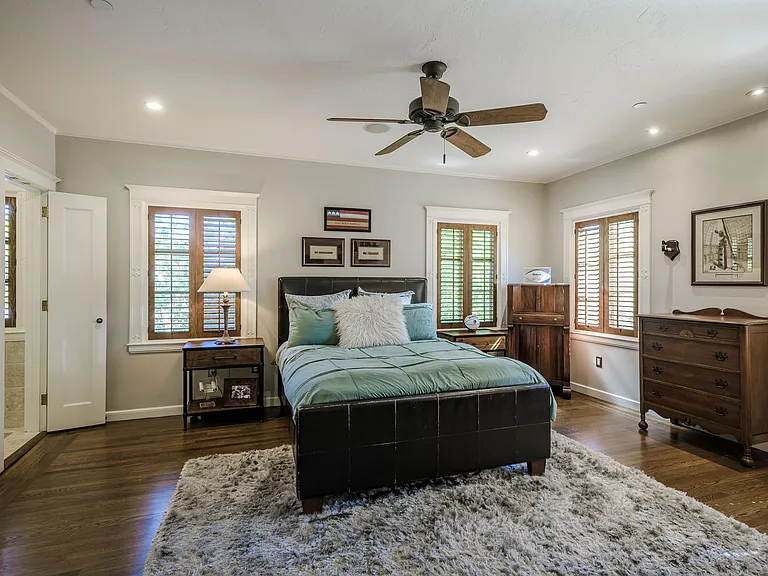 Upstairs large bedroom with working desk