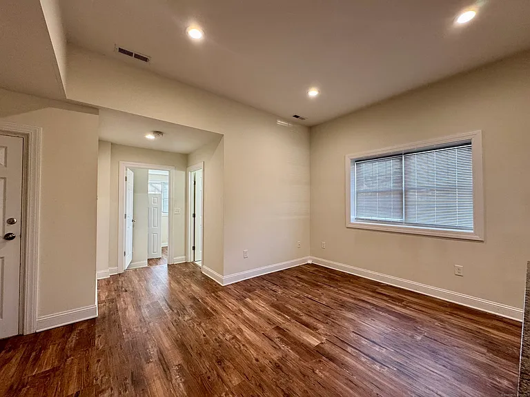950 Lindley St — Photo 13