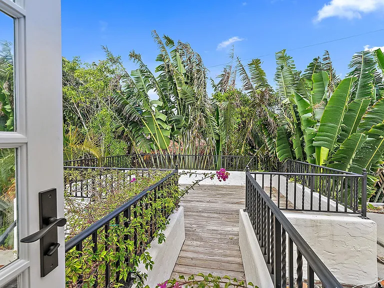 325 Seaspray Ave — Photo 14