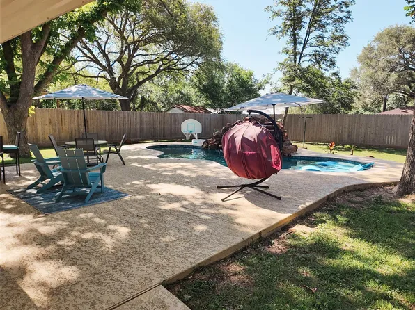317 Harbert St, Columbus, TX 78934