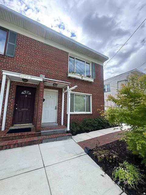 1241 Alabama Ave SE - A First Floor — Photo 4