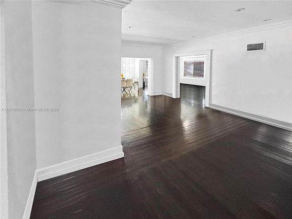 5th image of 841 NW 15th Ave