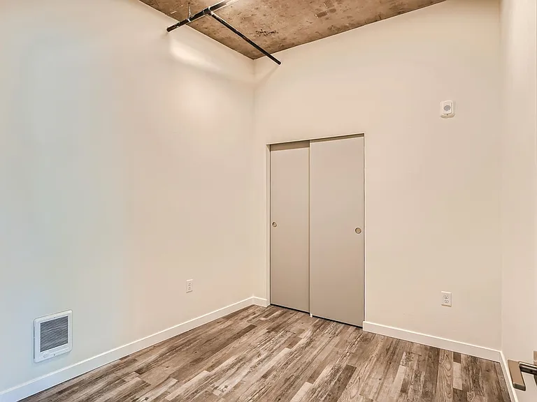 Welcome to AV Lofts! Beautiful views plus in-unit laundry! Up to 8 weeks free! — Photo 74