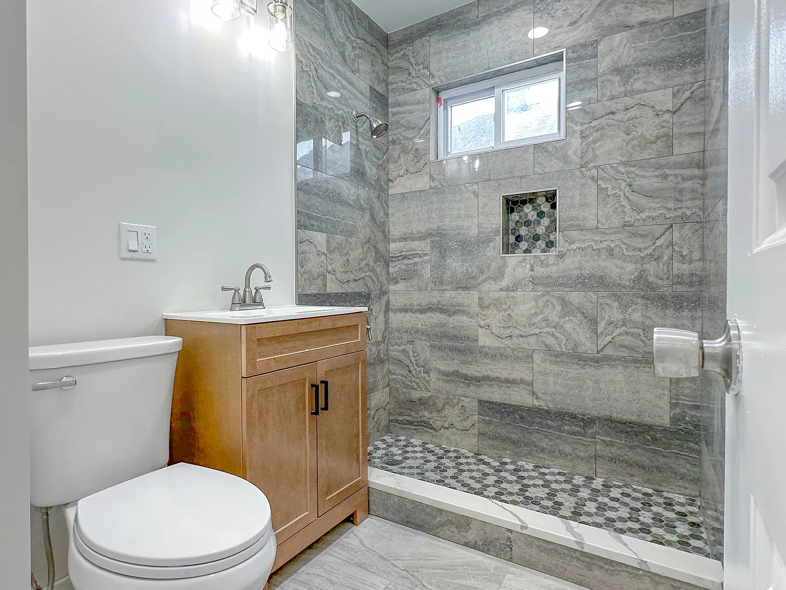 3 bed, 919 sqft, $3,000 — Photo 2
