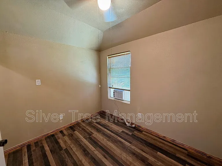 260 Lark Meadow Dr #D — Photo 4