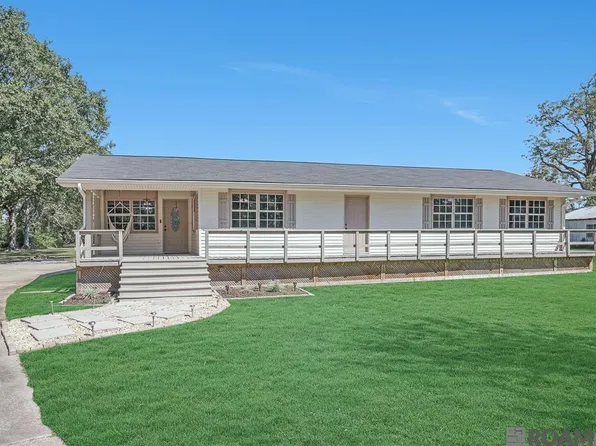 11465 Beco Rd, Saint Amant, LA 70774