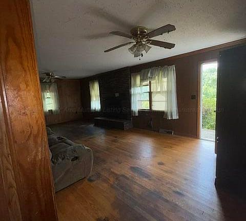 3rd image of 126 Dixon Dr